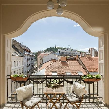 Skyline Serenity Retreat @Vaci Most Famous Street بودابست المظهر الخارجي الصورة