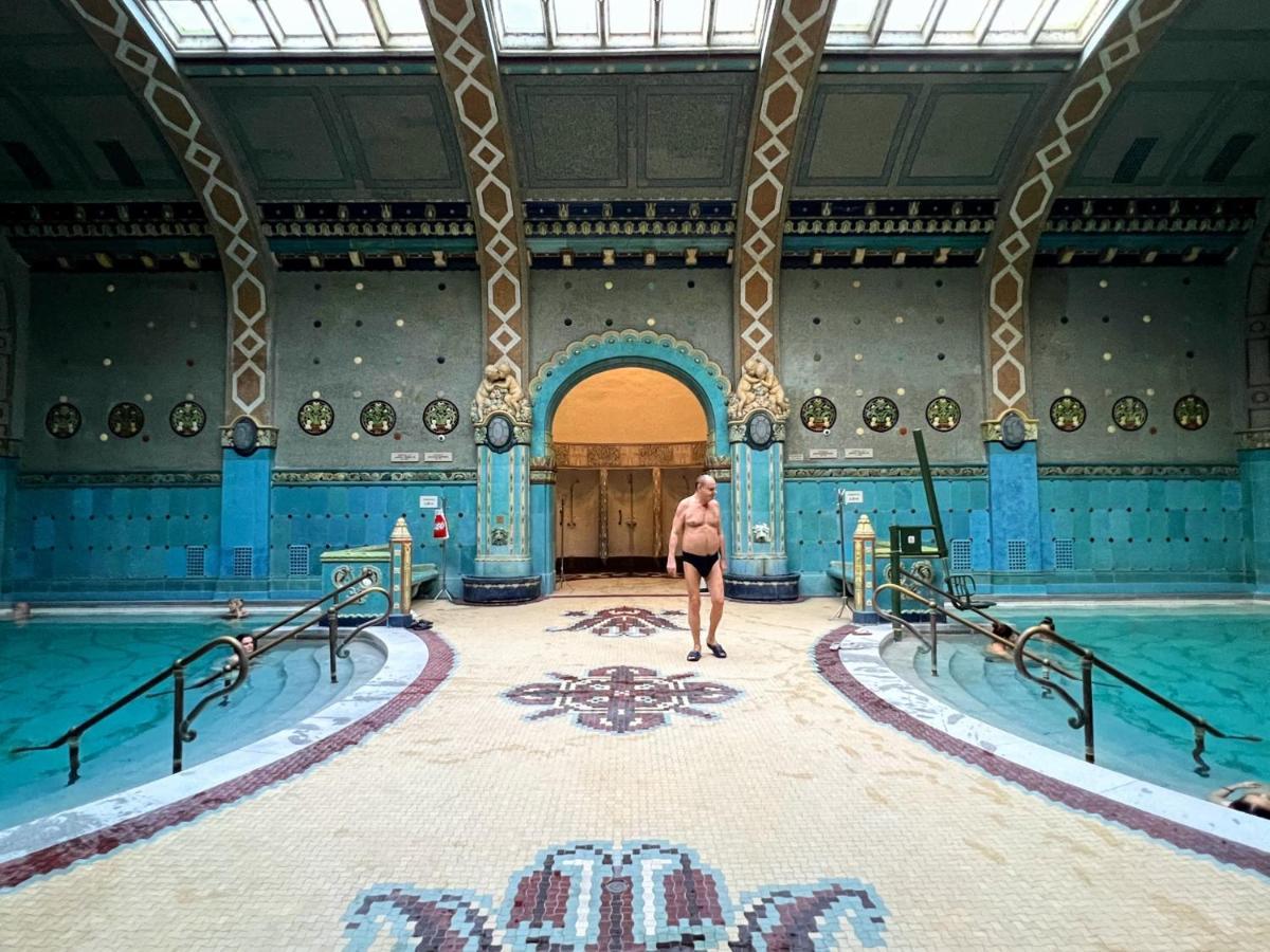 Skyline Serenity Retreat @Vaci Most Famous Street بودابست المظهر الخارجي الصورة