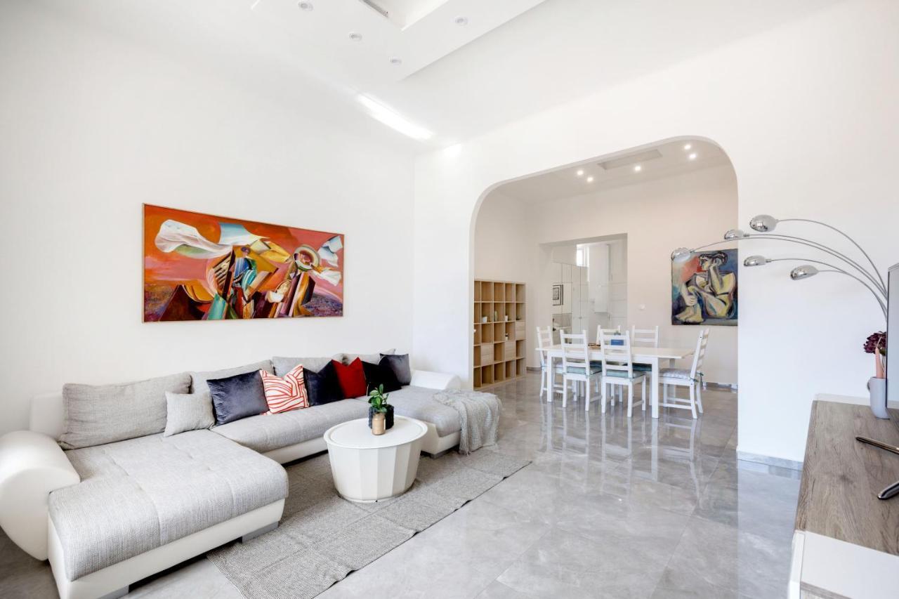 Skyline Serenity Retreat @Vaci Most Famous Street بودابست المظهر الخارجي الصورة