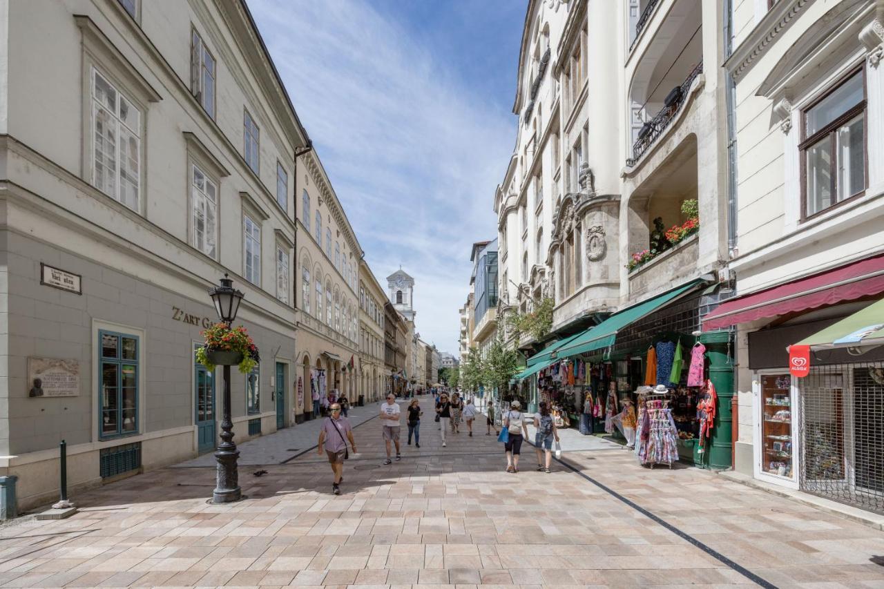 Skyline Serenity Retreat @Vaci Most Famous Street بودابست المظهر الخارجي الصورة