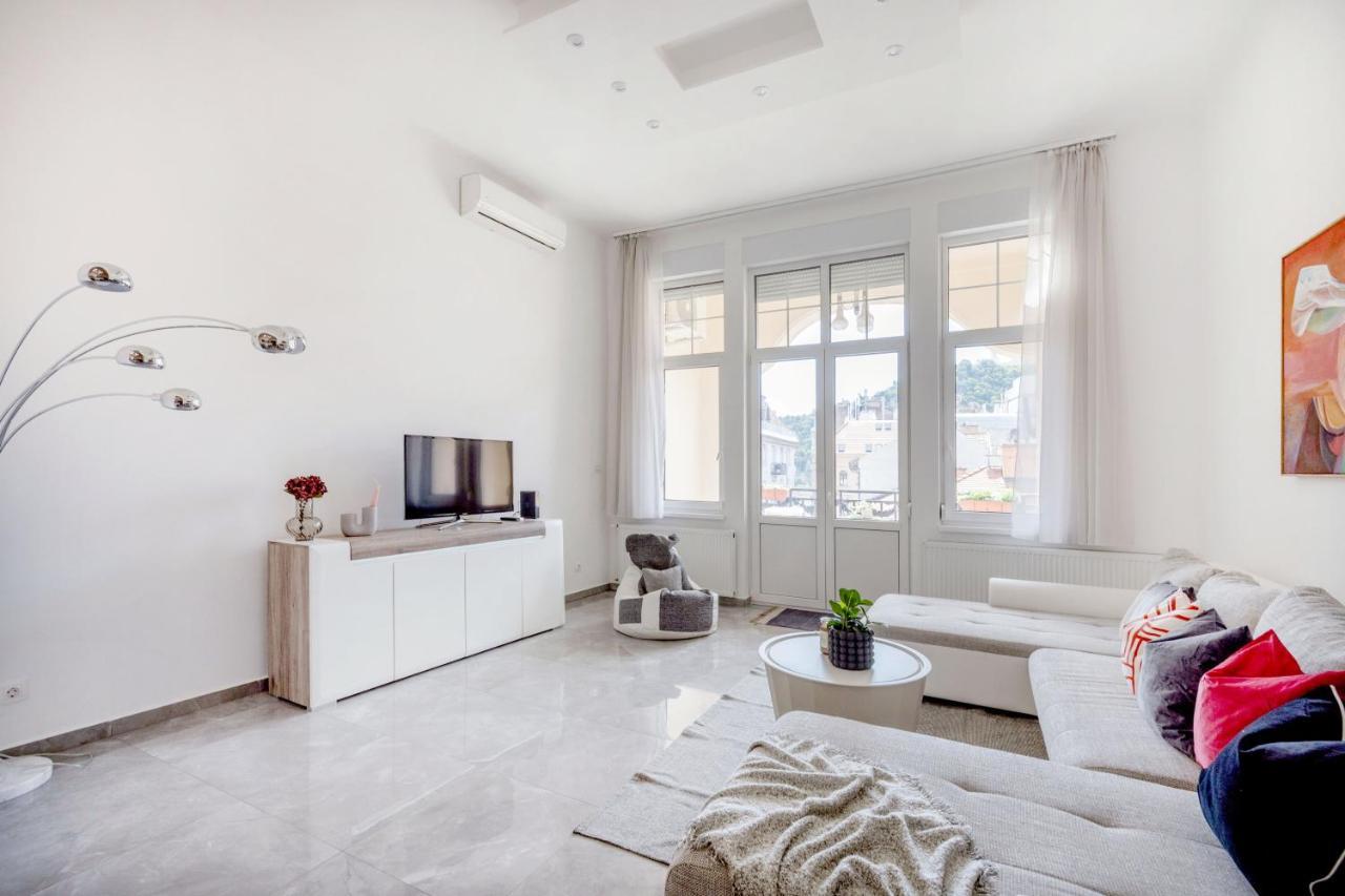 Skyline Serenity Retreat @Vaci Most Famous Street بودابست المظهر الخارجي الصورة