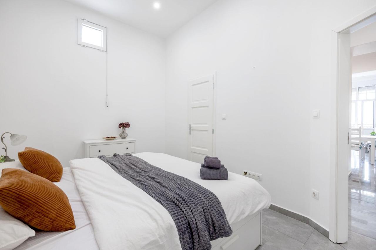 Skyline Serenity Retreat @Vaci Most Famous Street بودابست المظهر الخارجي الصورة